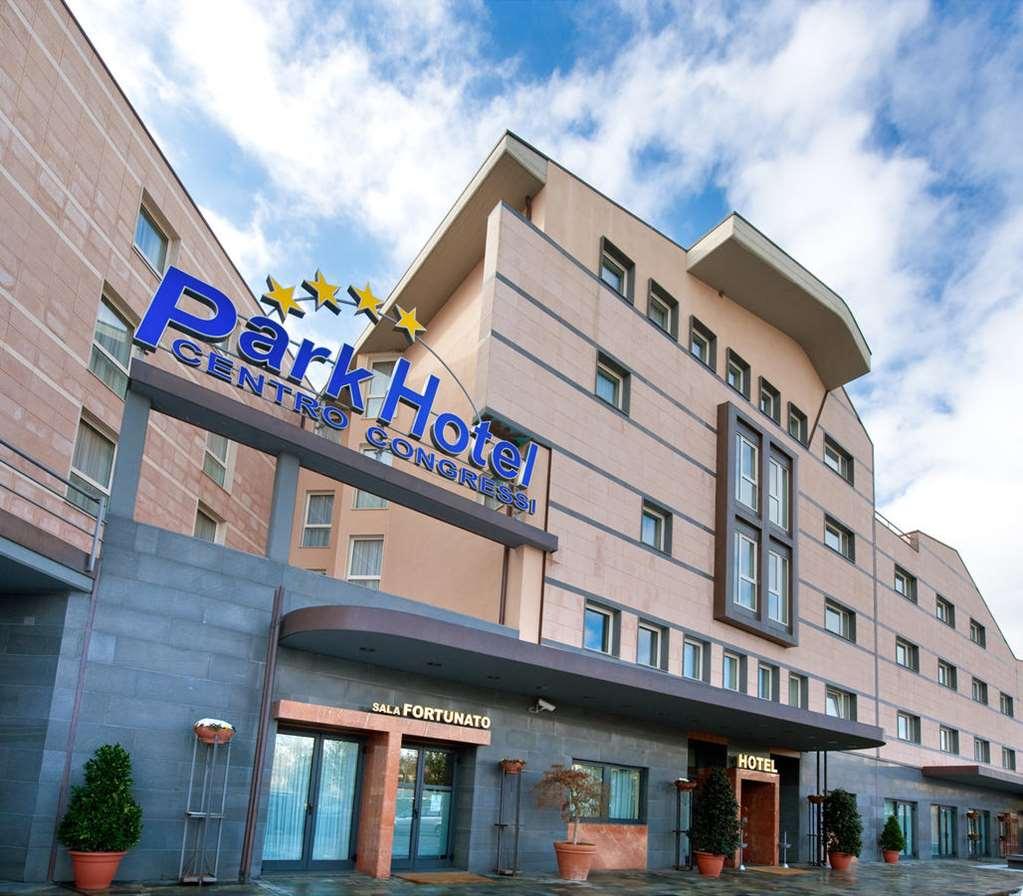 Park Hotel Centro Congressi Potenza Exteriör bild
